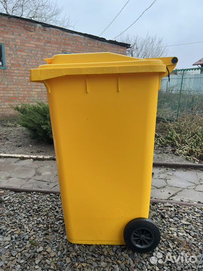 Контейнер для мусора на 240 литров