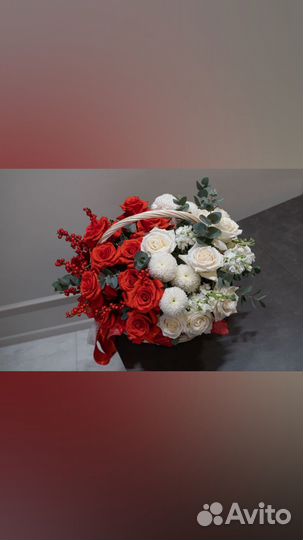 Корзина из живых цветов
