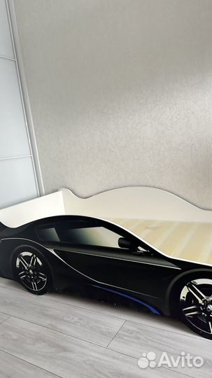 Детская кровать машина