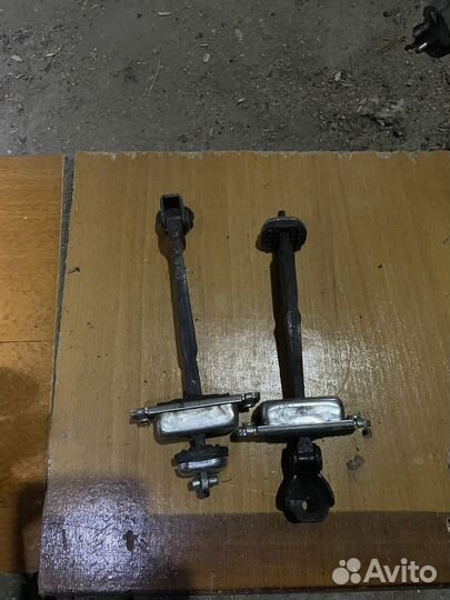 Ограничитель двери Opel Antara задний (б/у)