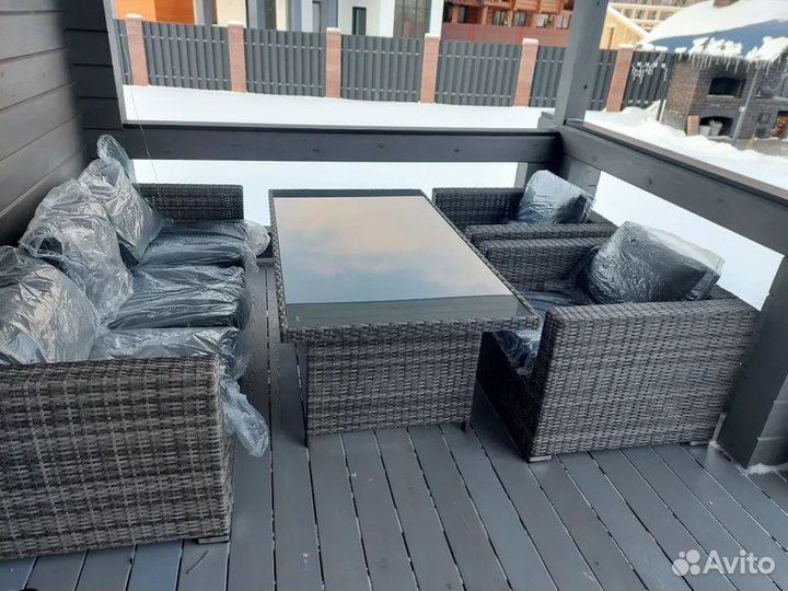 Обеденный комплект из искусственного ротанга