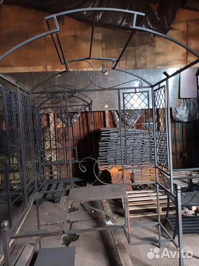 Мангал с крышей