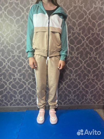 Костюм спортивный