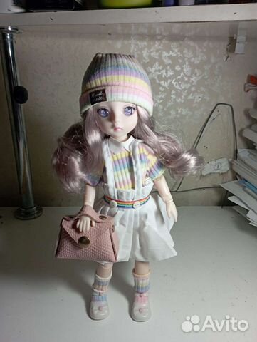Шарнирная кукла в шапке