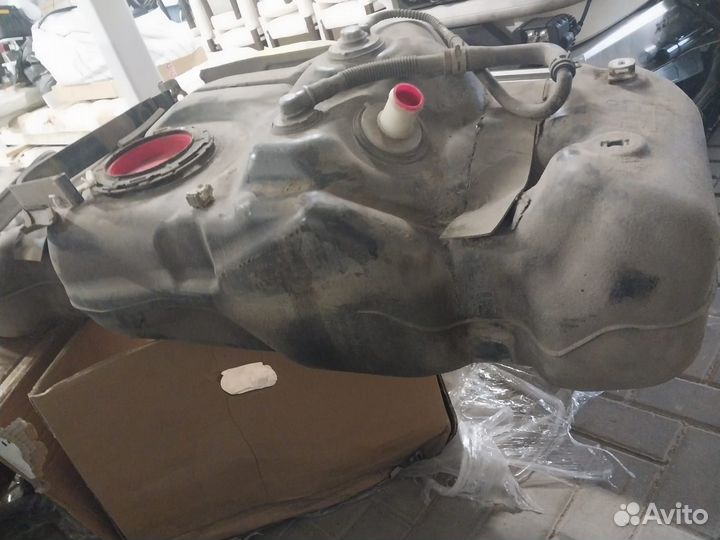 Топливный бак от Тойота Hilux 2018 г.в