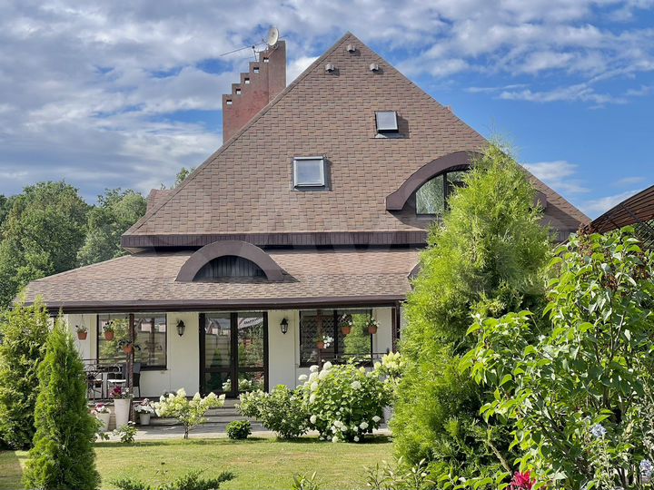 Коттедж 235 м² на участке 13,5 сот.