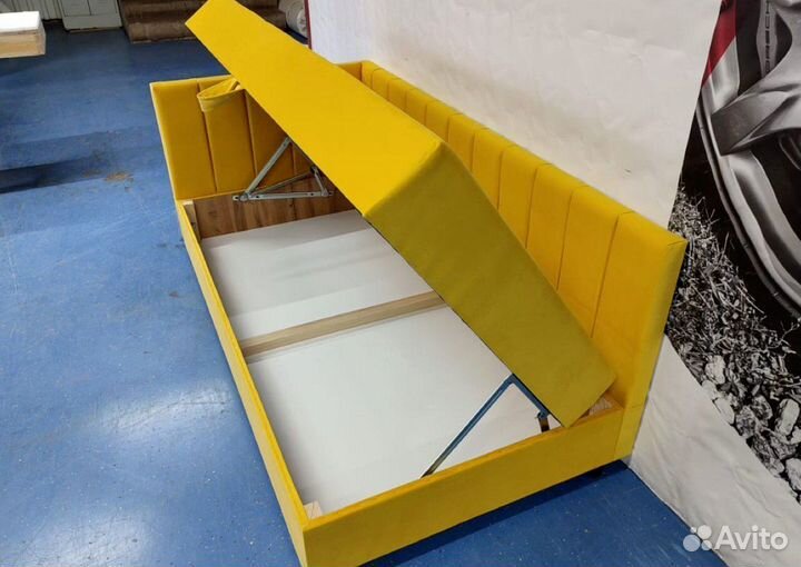 Односпальная кровать от производителя