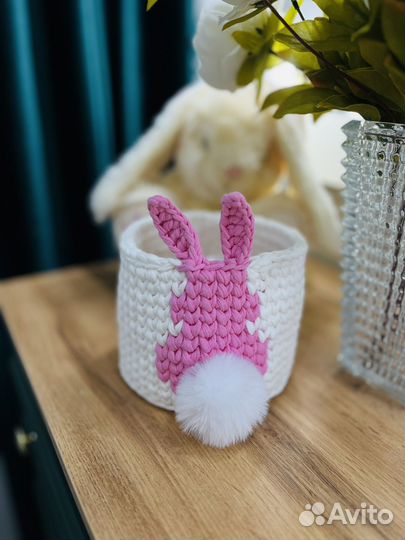 Вязанные корзинки зайчик