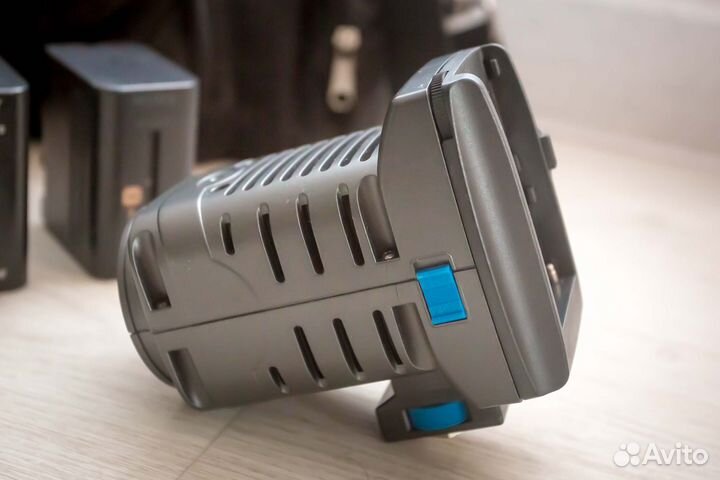 Видеокамера Sony HDR-AX2000E