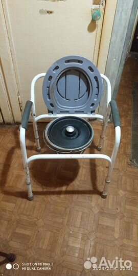 Стул -туалет для пожилых людей