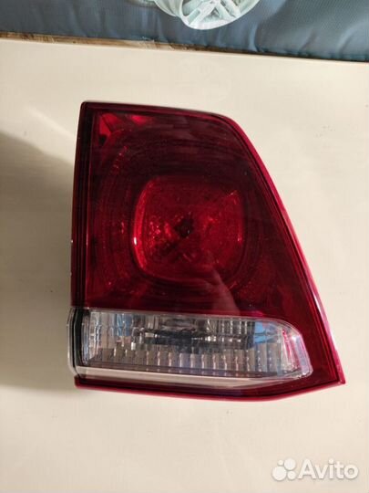 Фонарь крышки багаж. левый Toyota Land Cruiser 200