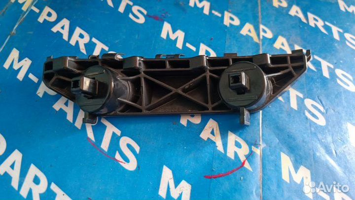 Крепление бампера переднее правое Nissan Note E12