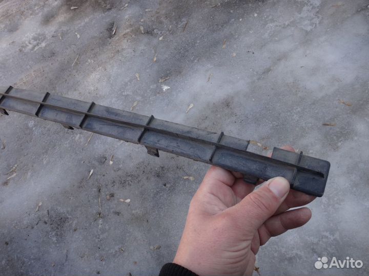 Пежо 308 накладка на решетку бампера 3008 зима 09