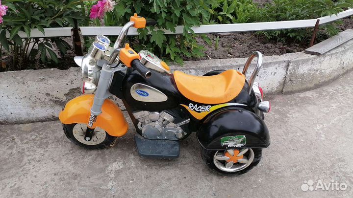 Детский трактор с прицепом