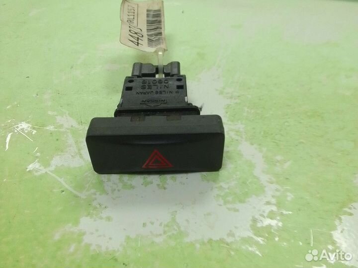 Кнопка аварийной сигнализации Nissan X-Trail T31 S