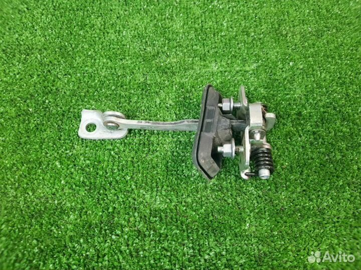 Ограничитель двери передний правый LADA X-Ray