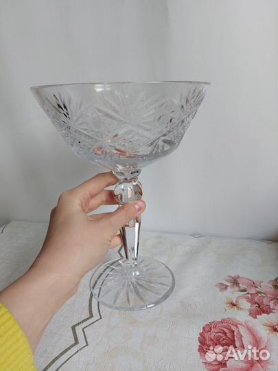 Хрустальная конфетница на ножке