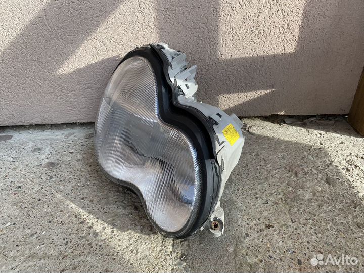 Правая фара на mercedes w203