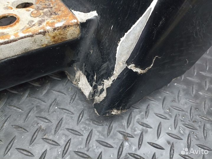 9436663801 Корпус подножек левый