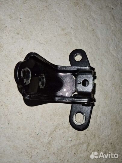 Петля дверил Киа Оптима