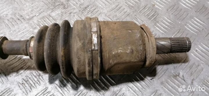 Полуось передняя левая Mazda 3 BK бк