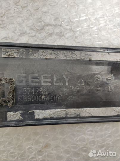 Накладка двери передней правой Geely Coolray задн