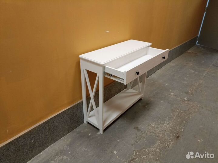 Туалетный столик, консоль