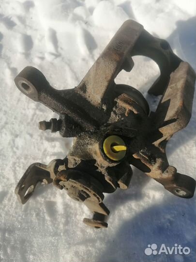 Супорт правый задний Шевроле Круз