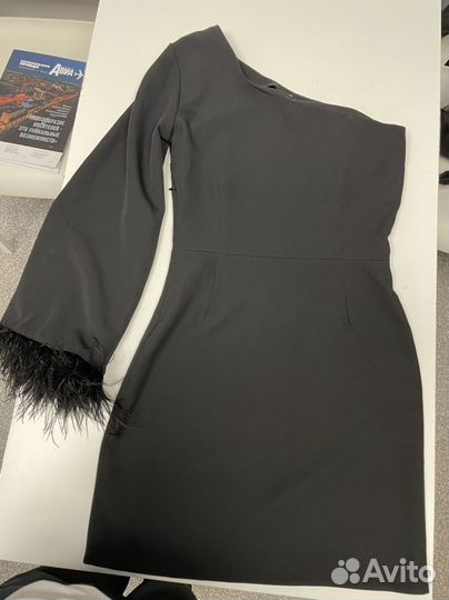 Платье с перьями