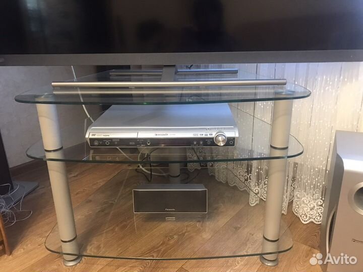 Стеклянная тумба под тв