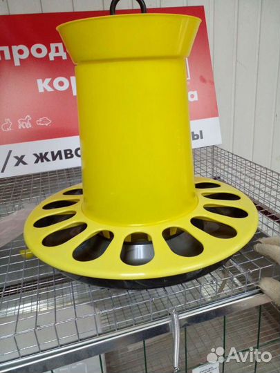 Кормушка на 10кг. бункерная (вертикальная подача)