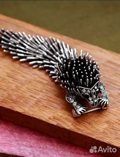 Брошь Ехидна