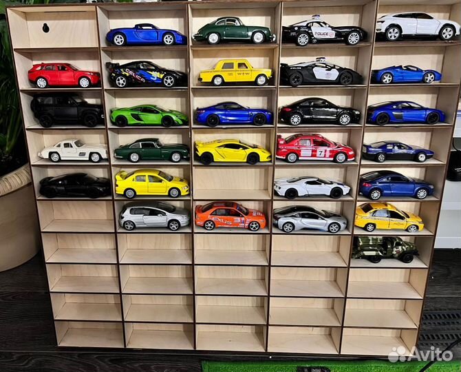 Полка стеллаж для моделей 1.43