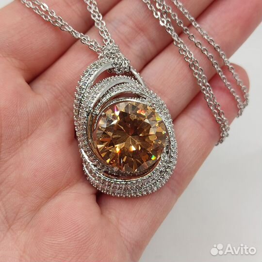 Роскошный кулон с цепочкой шампань