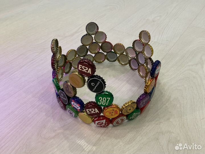 Корона из пивных крышек