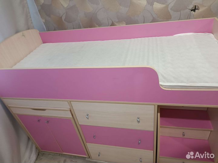 Детская кровать со столом