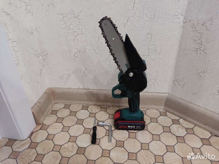Аккумуляторная мини пила сучкорез