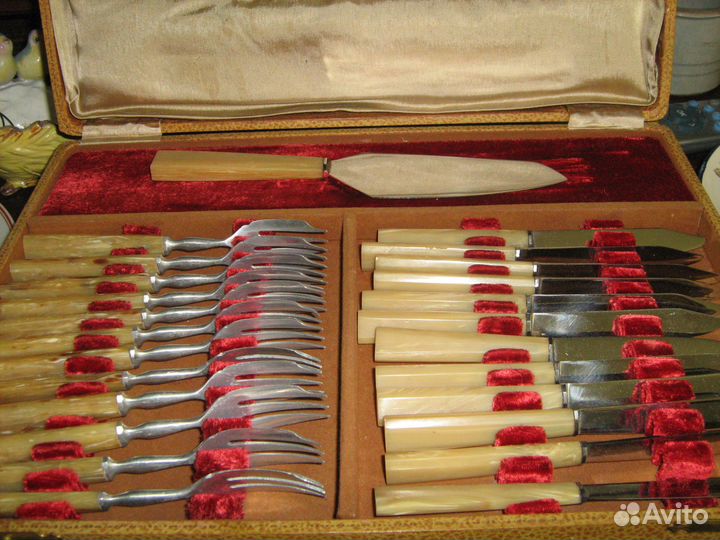 Антикварный столовый набор