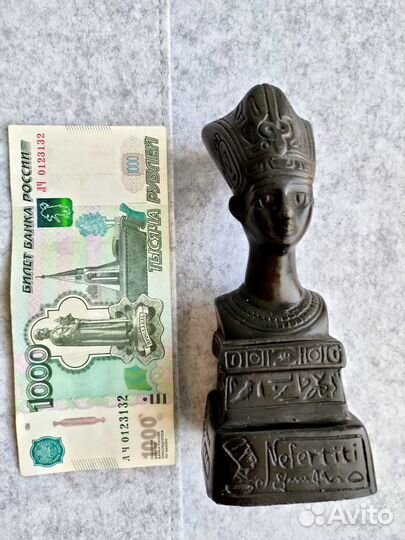 Статуэтка Нефертити из Египта