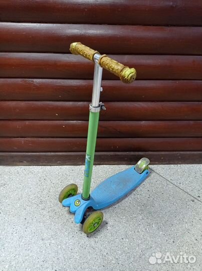 Самокат синий