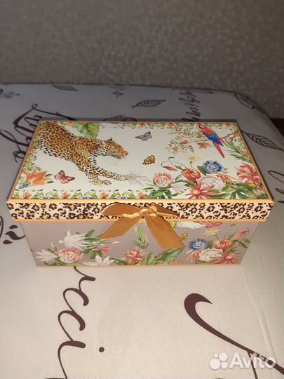 Фарфоровая чашка с блюдцем