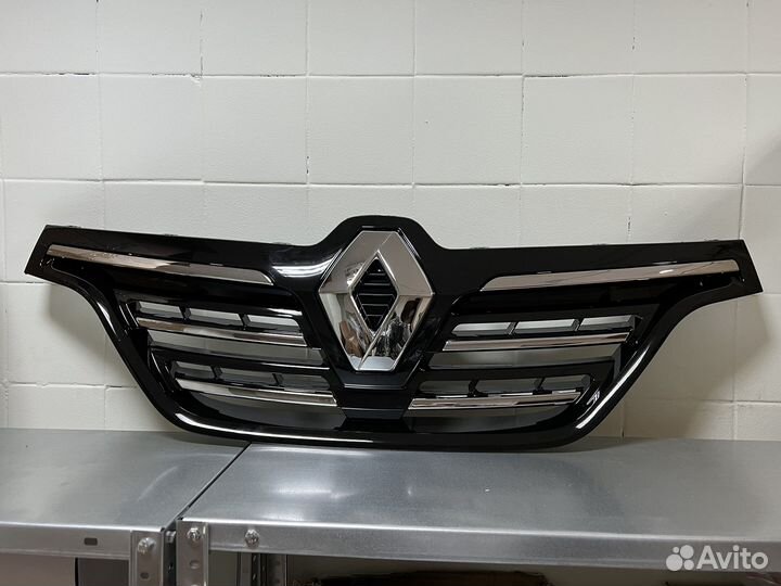 Передняя решетка бампера Рено Колеос 2 рестайлинг