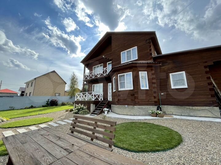 Коттедж 198 м² на участке 6 сот.