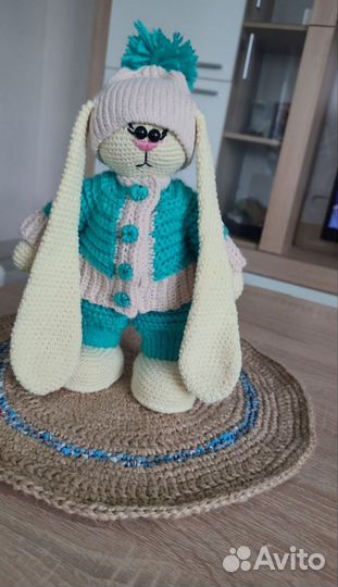 Вязаный заяц ручной работы