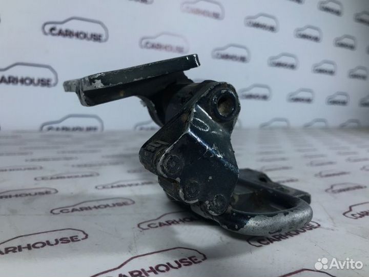 Петля двери передняя правая Volkswagen Passat B6