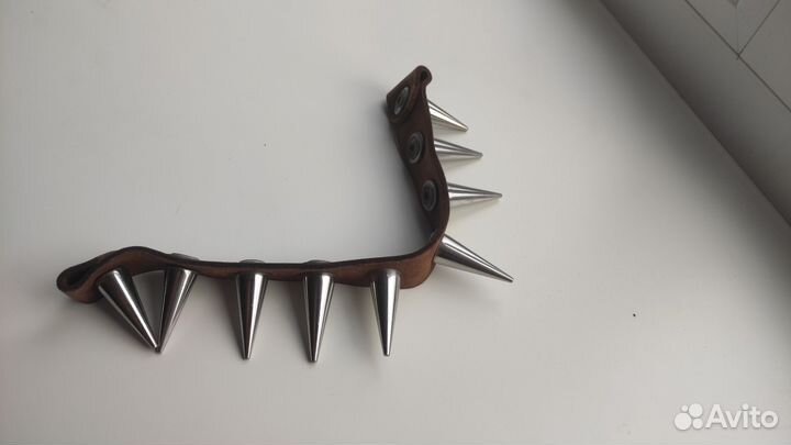 Ошейник с шипами