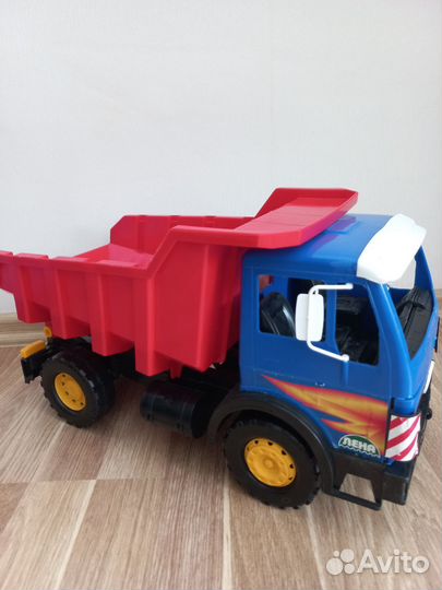 Самосвал мерседес