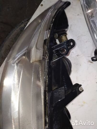 Opel Vectra B фара правая дефект