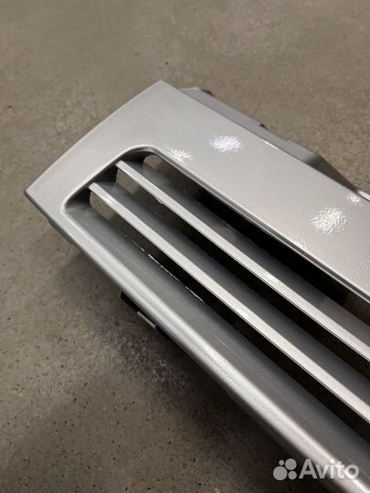 Решетка радиатора Ваз 2110 со значком в цвет