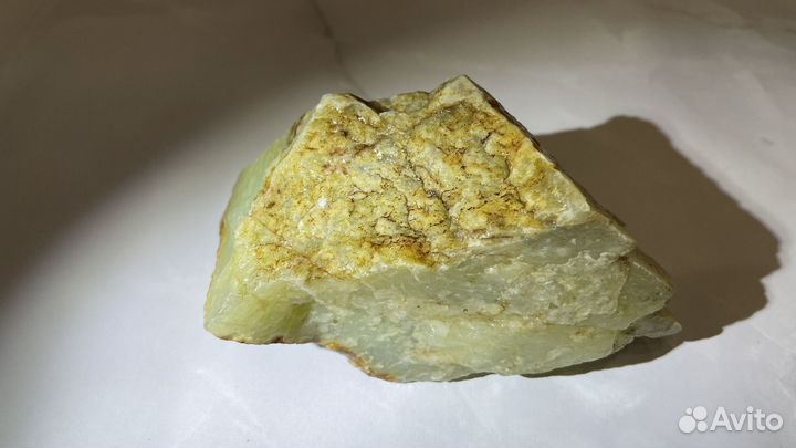 Нефрит в коллекцию в корке